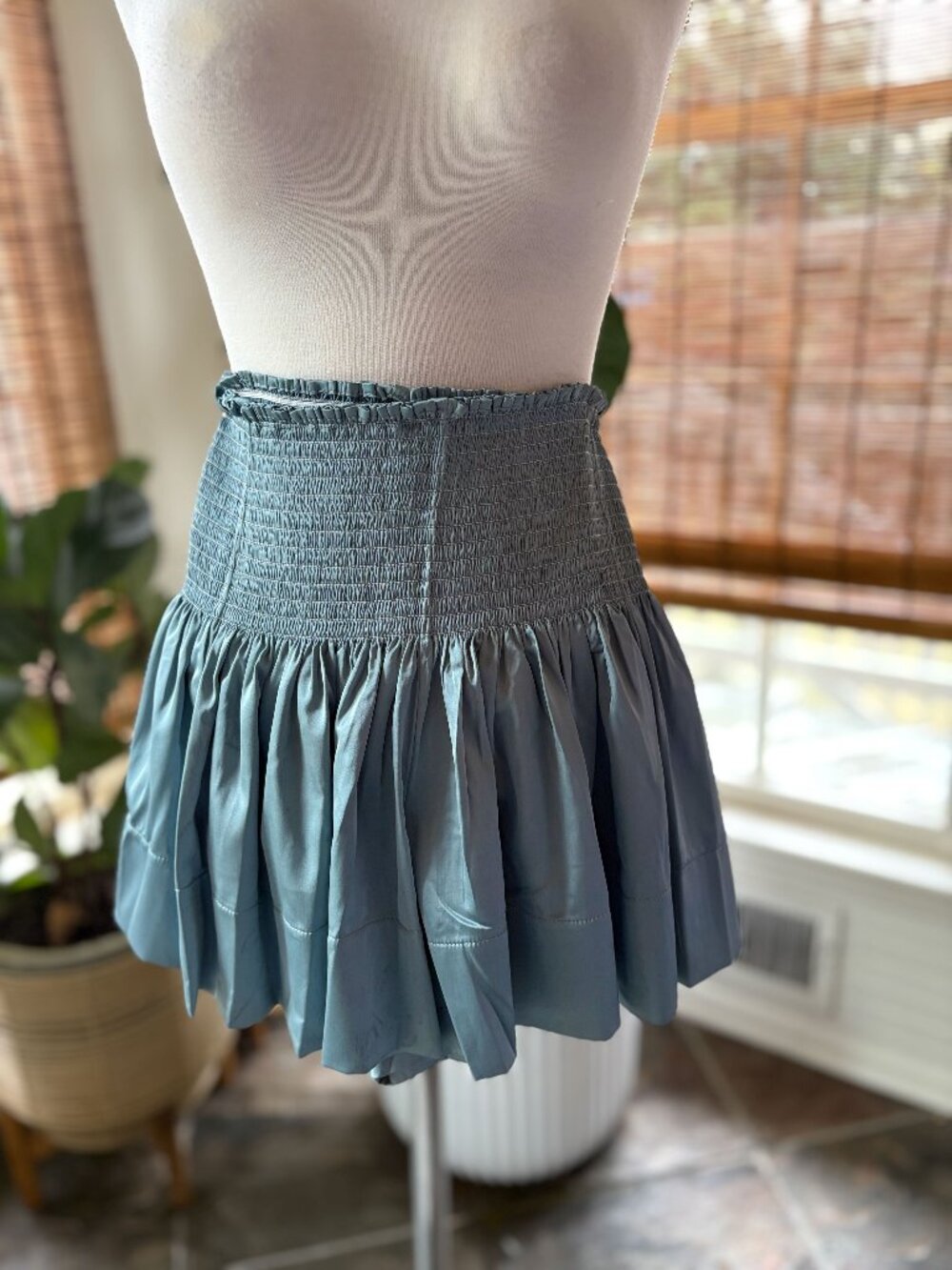 Natural Life Daisy Smocked Mini Skort Satiny High Waist Women's Size Small